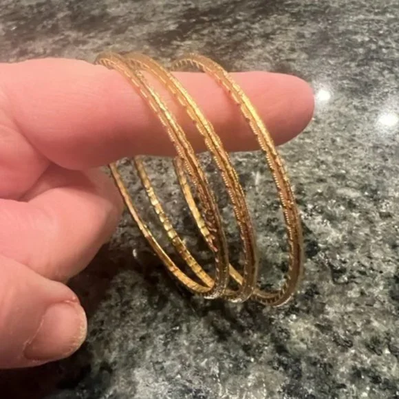 Set of 3 Gold Filled Stsckable Bangle Bracelets - Picture 3 of 4